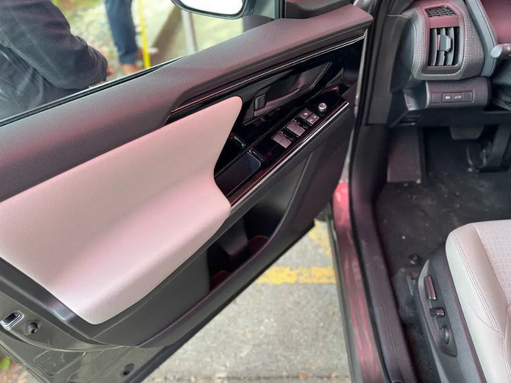 2023 Toyota bZ4X XLE Tech in Heavy Metal 33